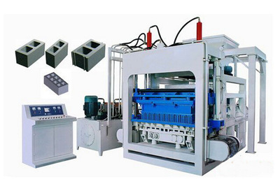 QT4-15型半自動(dòng)免燒磚機(jī) 0利潤(rùn)帶來(lái)的小型水泥磚機(jī)最低價(jià)與設(shè)備優(yōu)勢(shì)