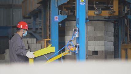 實干興普 奮勇爭先——建筑垃圾“點石成金”，首個固廢綜合利用項目落地思茅水泥磚設備